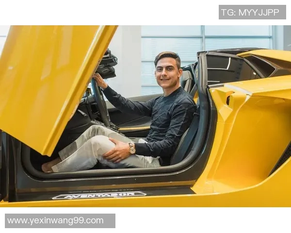 足球明星赛场穿着风采展现时尚与个性魅力的精彩瞬间 足球明星赛场穿着风采展现时尚与个性魅力的精彩瞬间